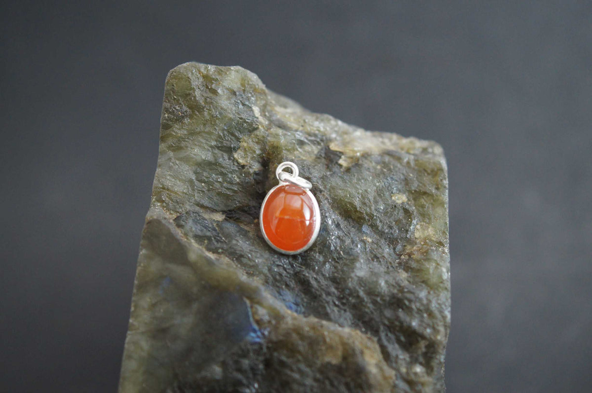 Thin Bezel Carnelian 925 Silver Pendant Handmade Gift Wholesale
