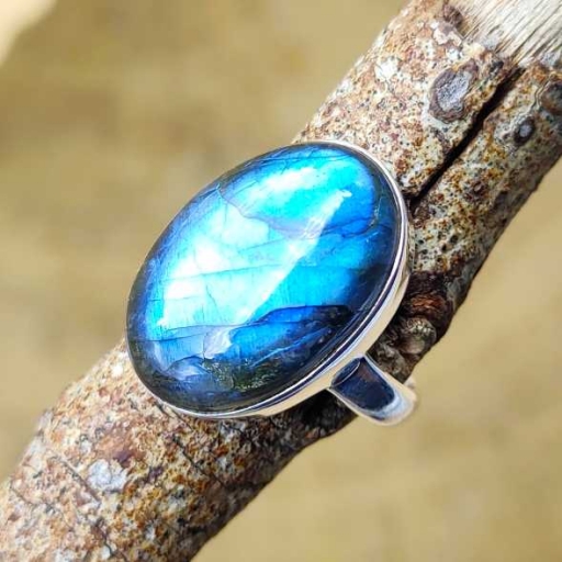 925 Sterling Silver Designer Labradorite Gemstone Oval Shape Ring