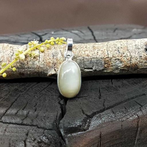 Cabochon Cats Eye Designer Off White  Oval Shaped Pendant Gift Item.