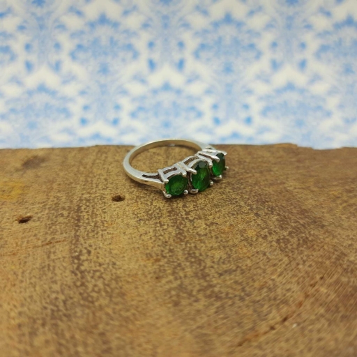 Emerald Gemstone Oval & Round Shape 925 Sterling Silver Handmade Claw Ring